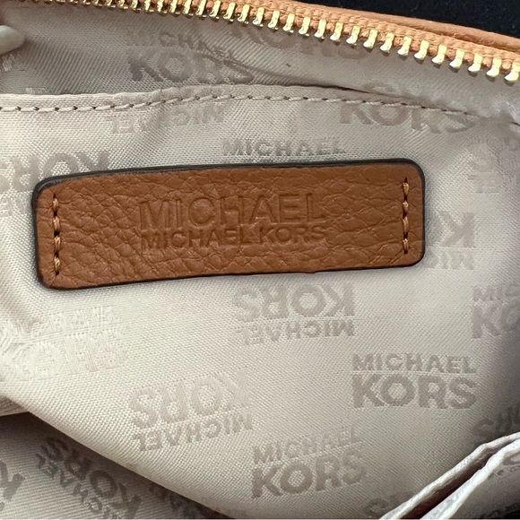 Michael Kors large wristlet - Picture 5 of 6